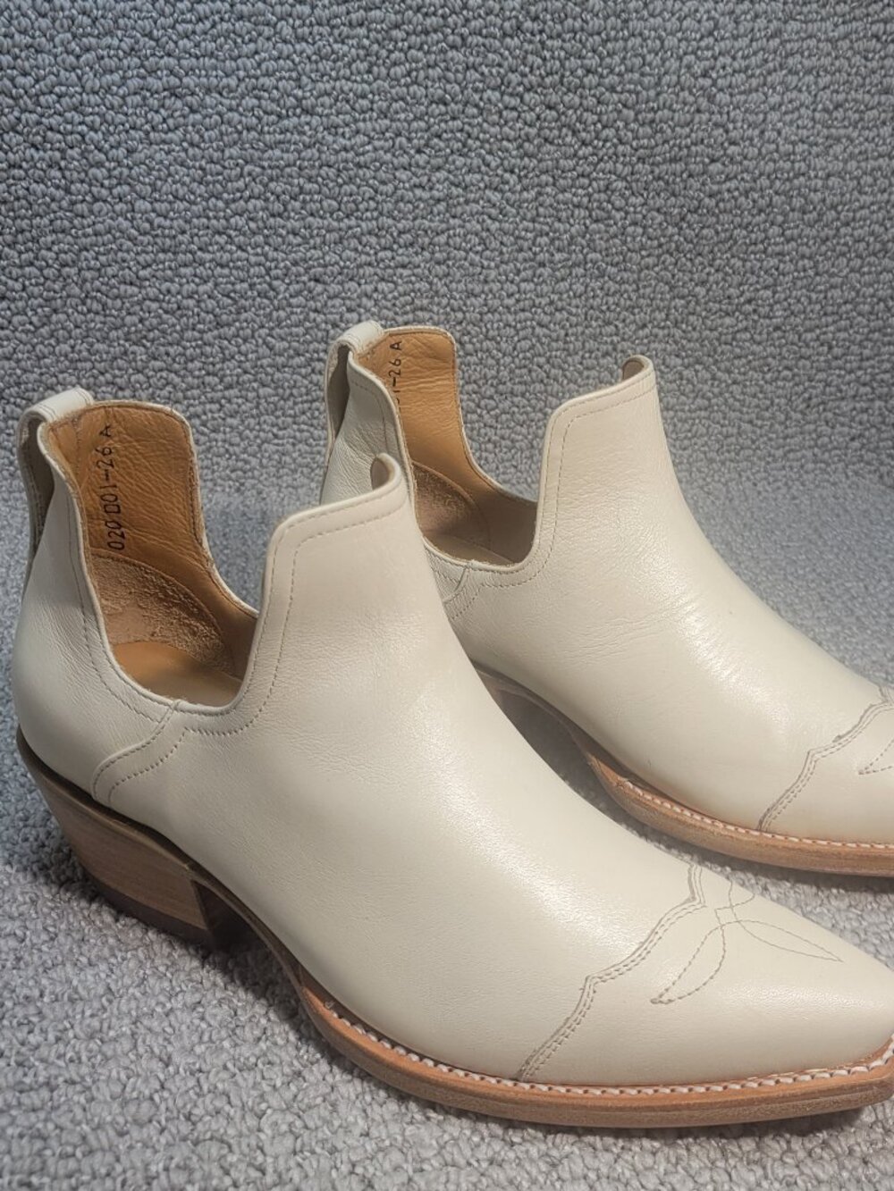 Tecovas The Rosie Women's Size 7.5B Bone Cowhide Bootie Boots